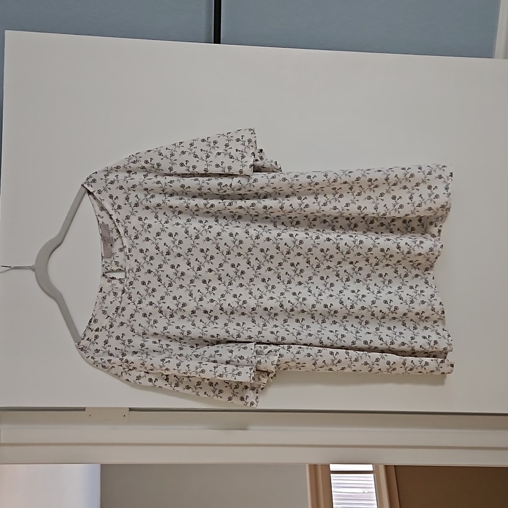 Flutter sleeve blouse